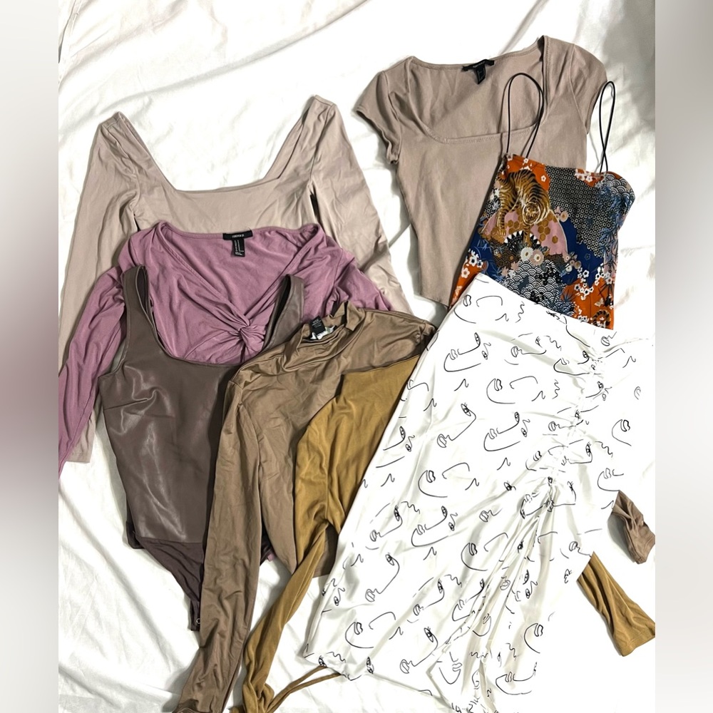8 Pieces of clothing for 1 great deal!!